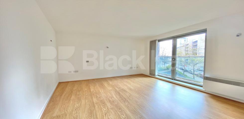 			VIRTUAL TOUR AVAILABLE!, 1 Bedroom, 1 bath, 1 reception Apartment			 Thames Path (NE Extension), Canary Wharf / Isle Of Dogs